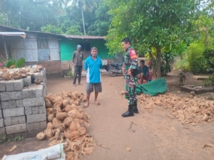 Babinsa Wulanggitang Jalin Silaturahmi dan Ajak Warga Jaga Kamtibmas