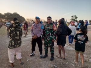 Babinsa Oebufu dan Polresta Kupang Amankan Pacuan Kuda