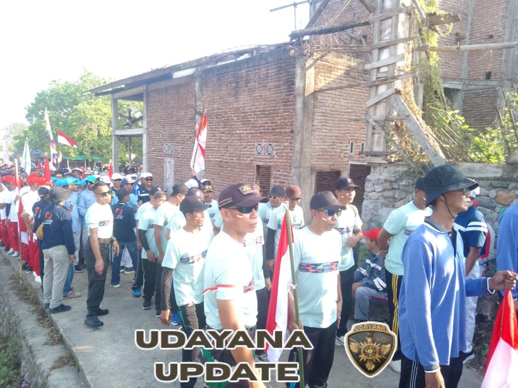 Babinsa Koramil 1614-01 Dompu Pimpin Warga Mangge Asi Gerak Jalan 17 Km di Dompu