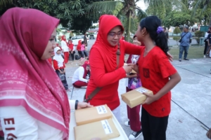 Persit KCK Cabang XXVI Kodim 1607/Sumbawa Meriahkan HUT ke-79 RI dengan Lomba dan Pembagian Hadiah