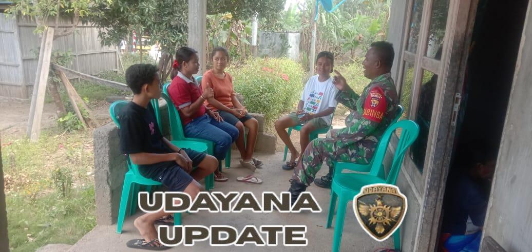 Canda Tawa Babinsa dan Remaja Satab, Bukti Babinsa Dekat dengan Generasi Muda