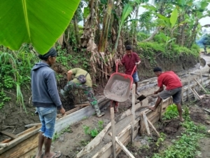 Kebersamaan TNI dan Warga Wujudkan Akses Pertanian Lebih Baik di Desa Batuan