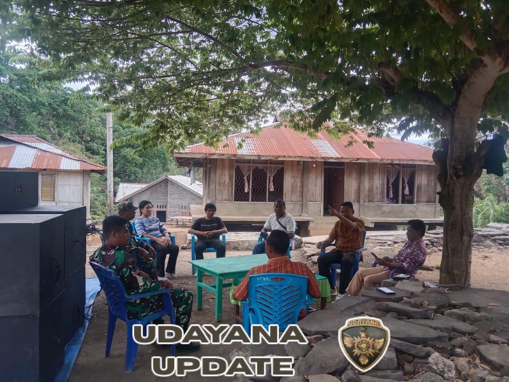 Babinsa 1602-04/Maurole Jaga Keamanan Wilayah dan Bangun Komunikasi Sosial di Desa Je’o Du’a