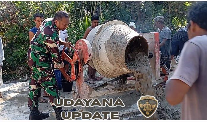 Babinsa Bersama Warga Karya Bakti Bangun Jalan Rabat Beton