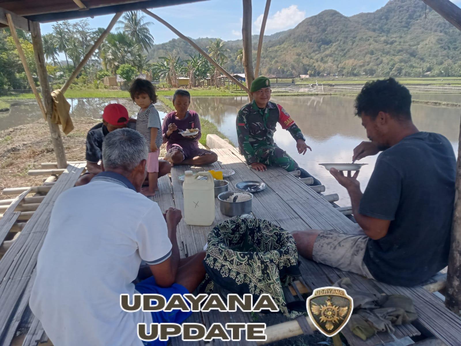 TNI Hadir di Tengah Warga: Babinsa Gelar Komsos dan Pemantauan Wilayah di Maurole