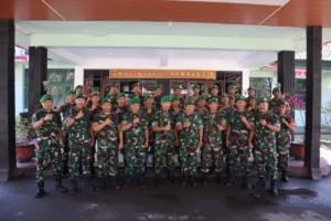 Dari Pelukan Hingga Pesan Mendalam, Dandim 1607/Sumbawa Lepas Perwira ke Medan Tugas Baru