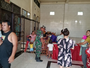 Wujudkan Balita Sehat, Babinsa Peninjoan Aktif Dampingi Kegiatan Posyandu