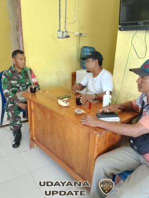 Babinsa Faifua Dampingi Penyaluran Bantuan Pangan Tahun 2025