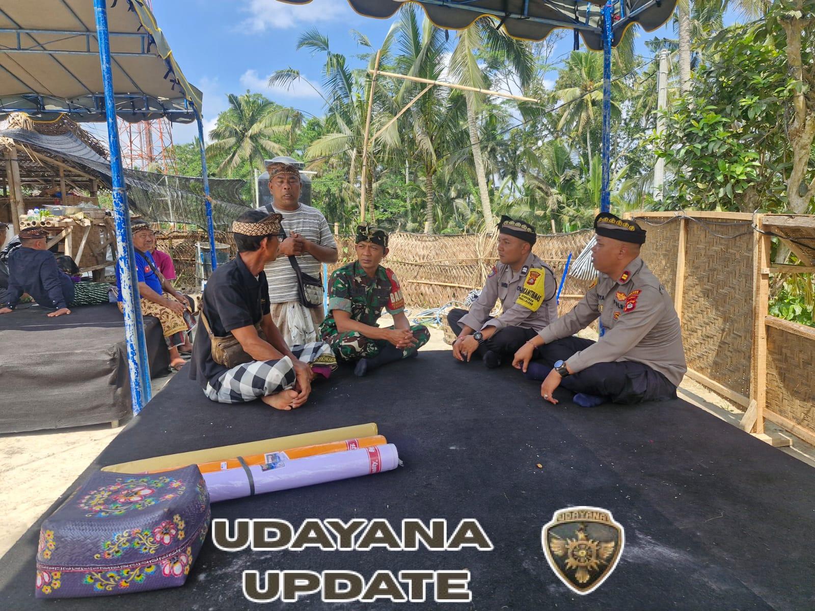 Babinsa Tegallalang Dampingi Warga dalam Pelaksanaan Pitra Yadnya