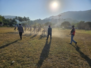 Babinsa dan Bhabinkamtibmas Latih Calon Paskibra Kecamatan Sekongkang