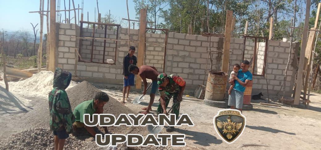 Peduli Warga, Babinsa Koramil 1618-02/Miobar Turun Tangan Bangun Rumah