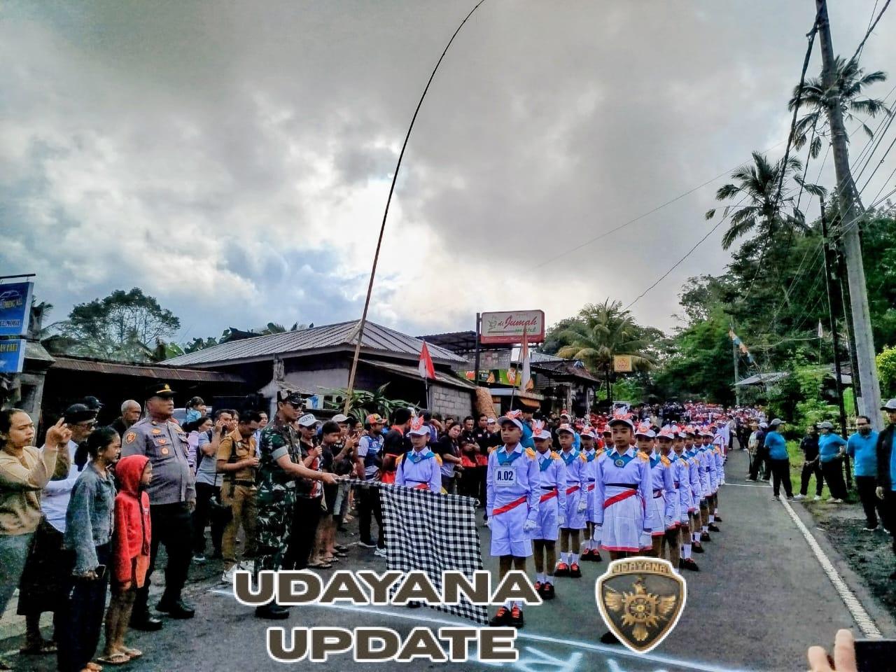 Personel Koramil 1623-06/Selat amankan kegiatan lomba gerak jalan memperingati HUT kemerdekaan RI ke-80.