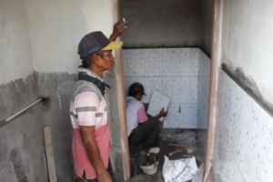 Gotong Royong Satgas TMMD Wujudkan MCK Layak untuk Warga Banjar Dentiyis