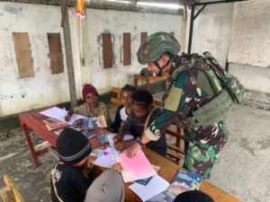 Satgas Yonif 743/PSY Bawa Ilmu dan Warna ke Tanah Pegunungan Papua