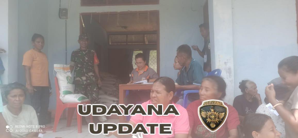 Babinsa Maurole Pastikan Penyaluran Bantuan CBP Tepat Sasaran