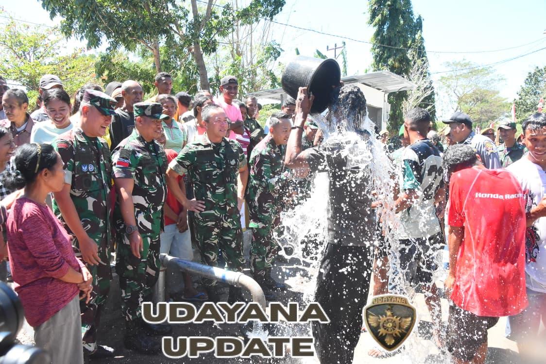 Pangdam Bersama Danrem 161/WS, Tinjau Pipanisasi dan Membagikan Sembako Kepada Masyarakat Desa Naunu.