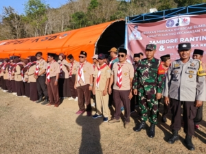 Babinsa Taliwang Hadiri Pembukaan Perkemahan Ranting di Desa Seloto