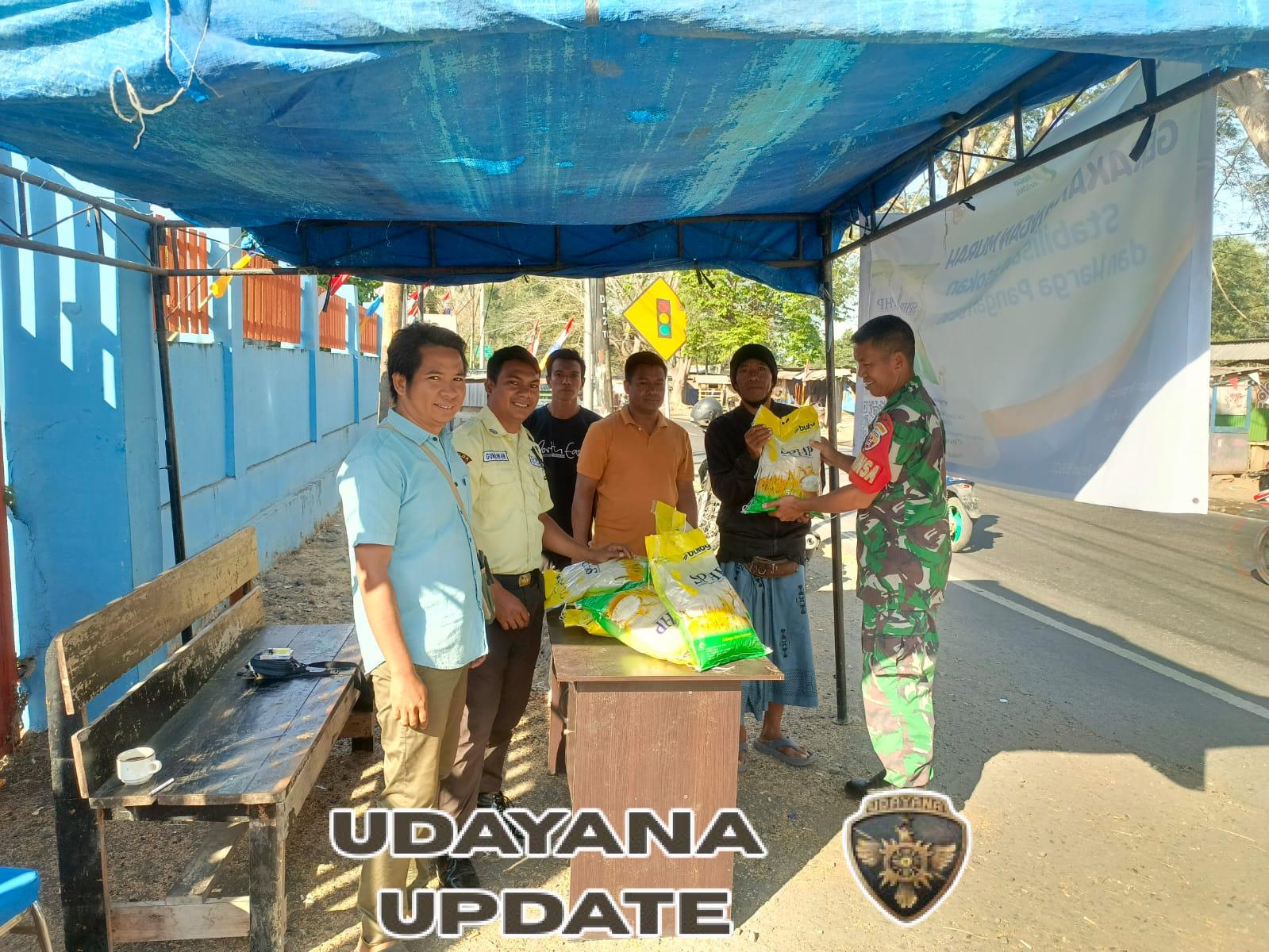 Babinsa Dorotangga Kawal Penjualan Beras Murah SPHP