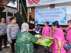 GERAKAN PANGAN MURAH POLRI, 1 TON BERAS SPHP TERJUAL HABIS DI KUTA SELATAN