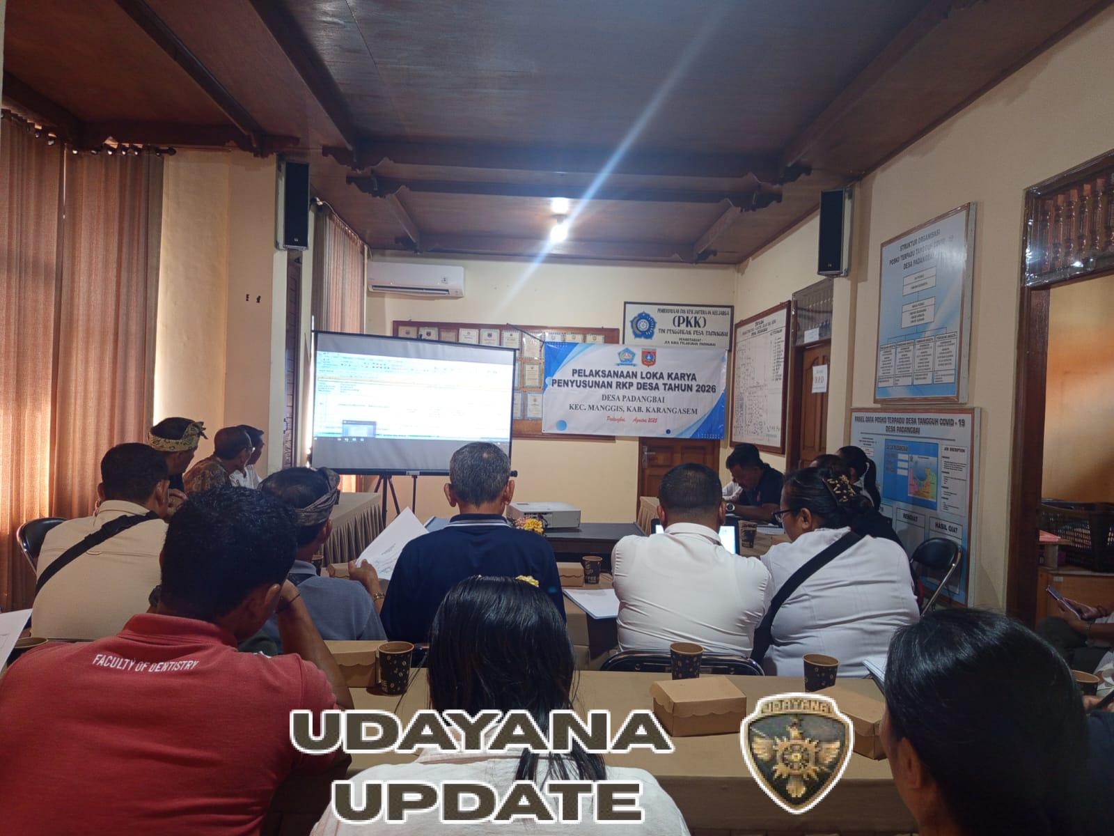 Wujud sinergi dengan pemerintah Desa, Babinsa Desa Padangbai hadiri loka karya penyusunan RKP Desa.