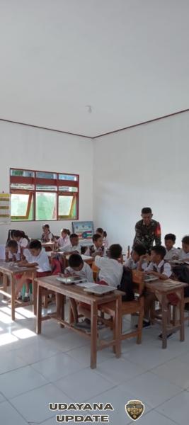 Babinsa Koramil 1627-01/Ba’a Dukung Program Makanan Bergizi Gratis di Rote Ndao