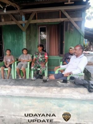 Babinsa Praka Noh Nubatonis Komsos di Dusun Namodale, Tekankan Kewaspadaan Musim Angin Kencang