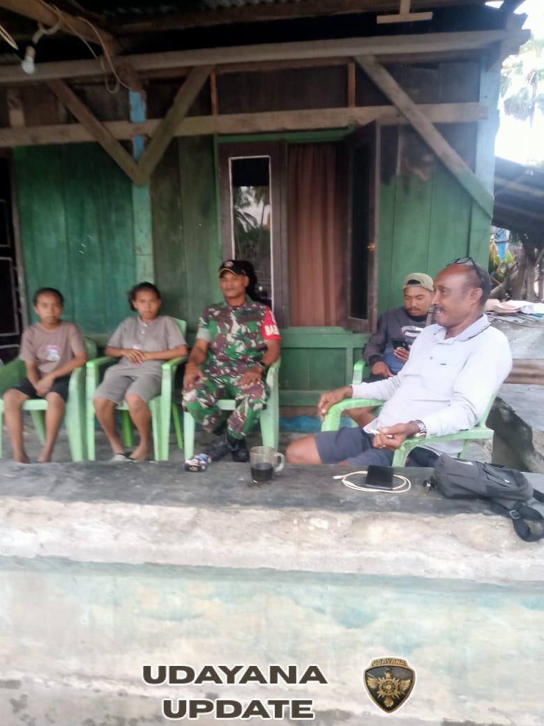 Babinsa Praka Noh Nubatonis Komsos di Dusun Namodale, Tekankan Kewaspadaan Musim Angin Kencang