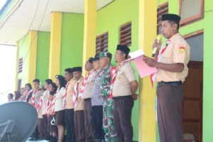 Babinsa Omesuri Dukung Penutupan Perkemahan Pramuka di Balauring