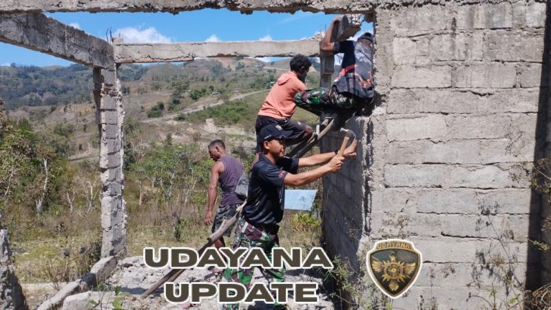 Peduli Masyarakat Binaan, Pos Fohululik Satgas Yonif 741/GN Bantu Perehaban Rumah Masyarakat Perbatasan
