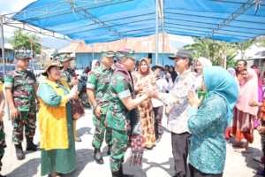 Asops KASAD Disambut Meriah Warga Kalabeso Saat Tinjau TMMD ke-125