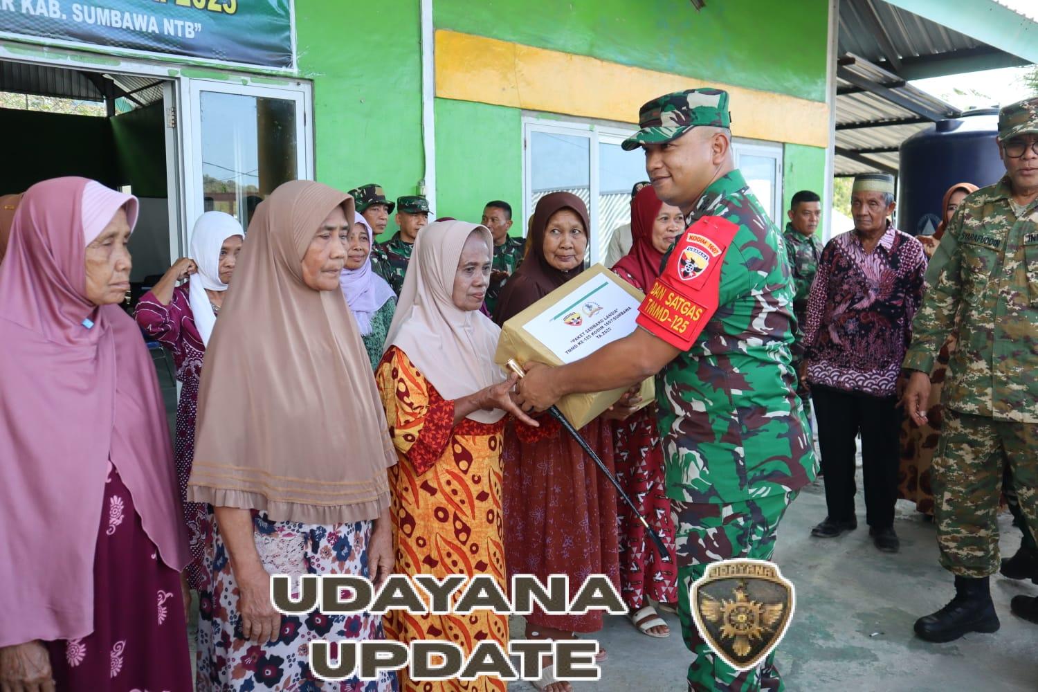 Asops KASAD dan Bupati Sumbawa Serahkan Bantuan Sembako untuk Lansia di Desa Kalabeso