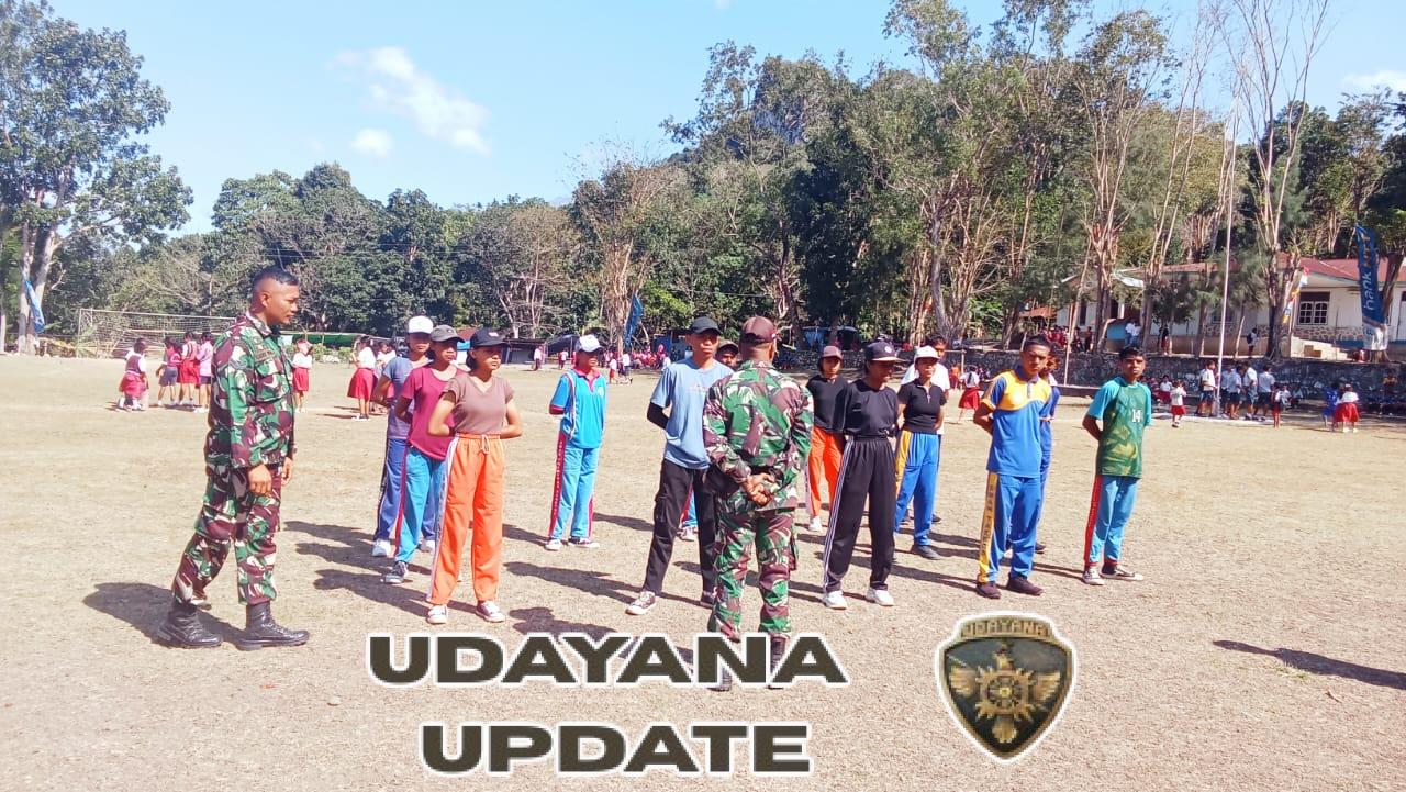 Sambut HUT Kemerdekaan, Babinsa Koramil 1618-01/Miotim Latih dan Motivasi Pelajar Calon Pengibar Bendera