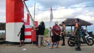 Sambut HUT RI ke-80, Babinsa Bersama Warga Gelar Gotong Royong di Desa Mantar