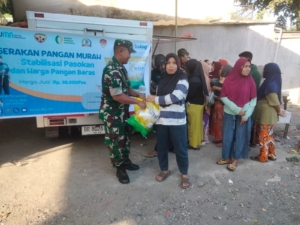 Kodim 1606/Mataram dan Bulog NTB Gelar Pasar Murah di Lingsar