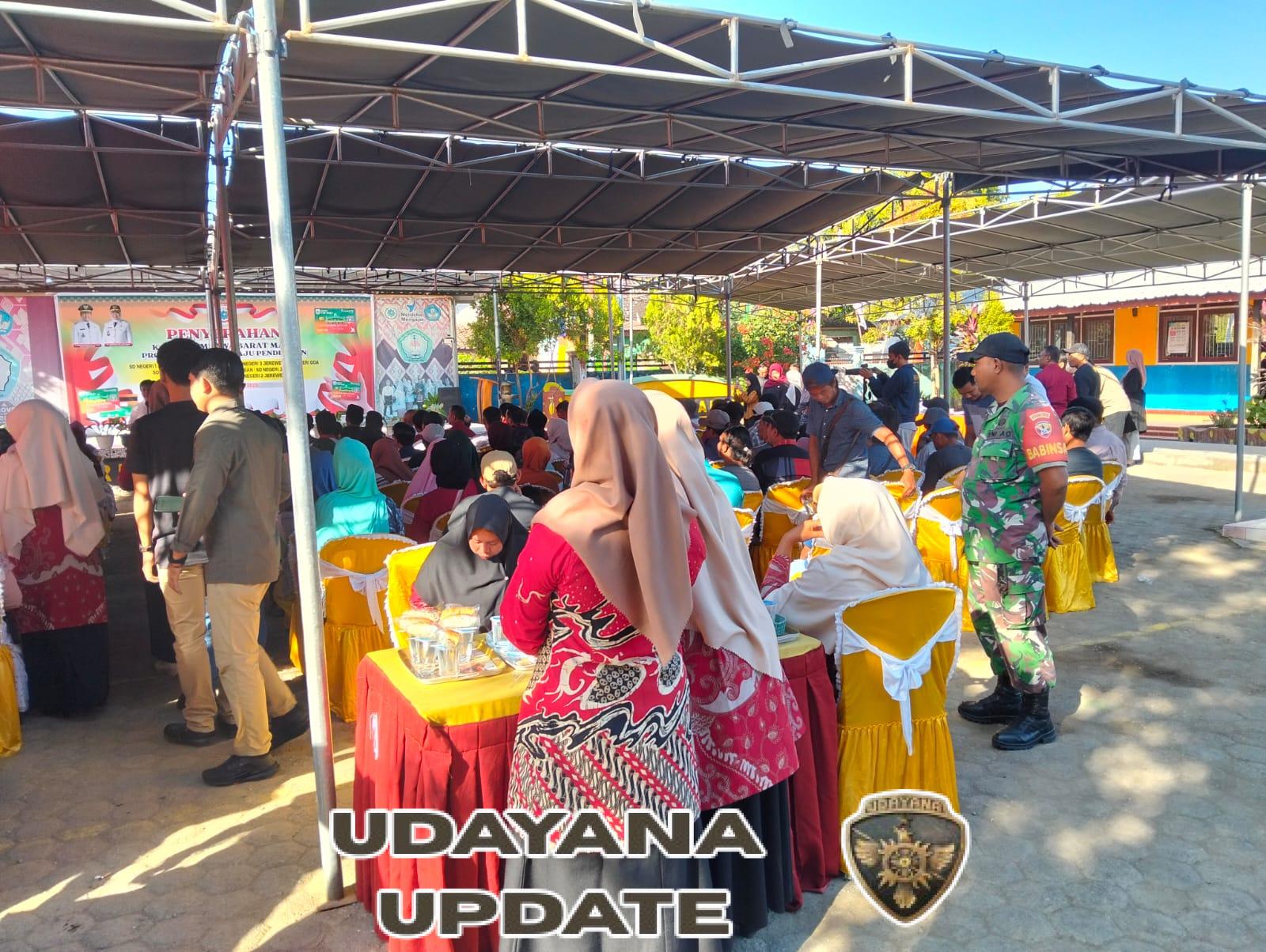 Dukung Dunia Pendidikan, Babinsa Koramil 05/1628 Sumbawa Barat Hadiri Penyerahan Kartu Sumbawa Barat Maju di SDN Goa