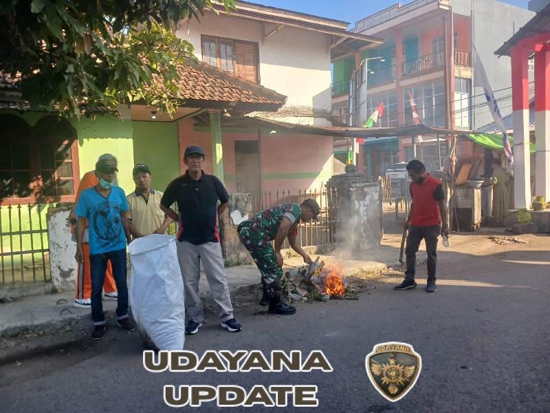 Babinsa Serda Kardin Jadi Teladan Warga dalam Komsos dan Aksi Bersih