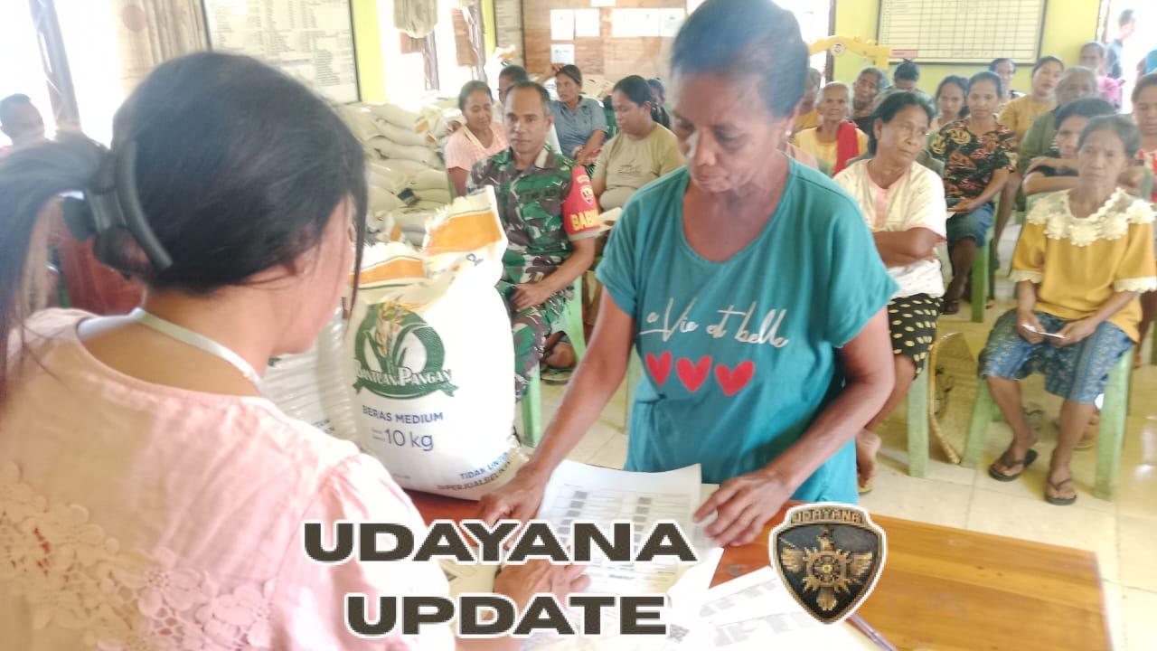 Babinsa Suelain Dampingi Pembagian Bantuan Pangan untuk 135 KK