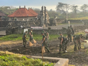 Dandim 1616/Gianyar: Karya Bakti di Pantai Lembeng Wujud Nyata Cinta Tanah Air