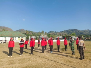 Babinsa Brang Rea Dan Babinkamtibmas Latih PASKIBRA Sambut HUT RI ke-80