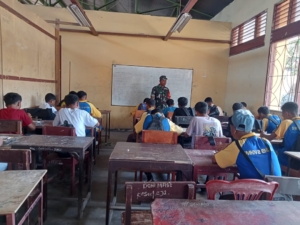 Program Makan Bergizi Gratis di SMKN 2 Ende Disupervisi Langsung Babinsa