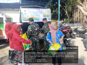 Koramil Selong Gelar GPM, Warga Antusias Dapatkan Beras Murah