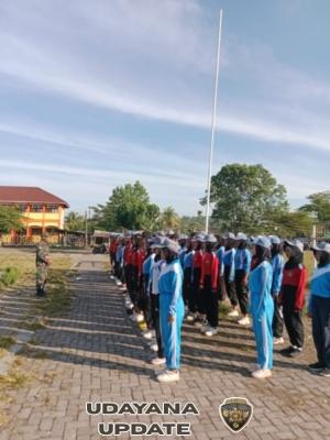 Tumbuhkan Jiwa Pantang Menyerah, Tim Paskibra Terima Materi Tehnik PBB Dari Babinsa