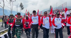 Puncak Jaya Semarakkan HUT RI ke-80 dengan Kirab Merah Putih