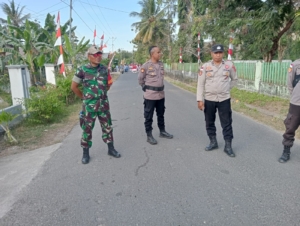 Babinsa Aktif Dampingi Warga Dalam Karnaval Kemerdekaan di Maurole