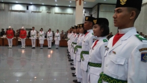 Bupati Kukuhkan Anggota Paskibraka Lombok Barat Tahun 2025