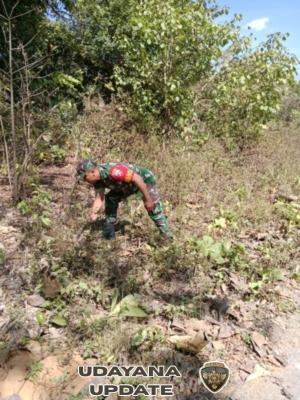 Babinsa Praka Moch Rio Aldian Ajak Warga Ingguinak Gotong Royong Ciptakan Lingkungan Bersih