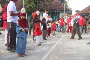 Semarak Kemerdekaan RI, Kodim Loteng Gelar Lomba Unik Istri Menyamar Muka Suami