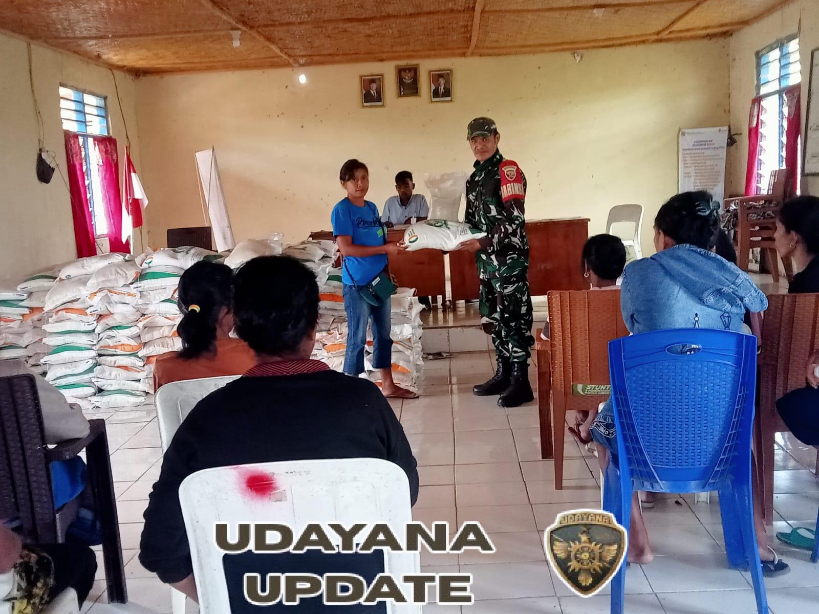 Babinsa Koramil 03 Katikutana Dampingi Penyaluran Beras Pangan di Kecamatan Umbu Ratu Nggay
