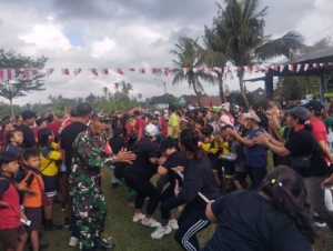 Babinsa Keramas Sertu Nyoman Lancar Kawal Jalan Santai HUT RI ke-80 Hingga Sukses dan Tertib