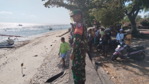 Babinsa Koramil Nusa Penida  Monitoring Lomba Perahu Layar/Jukung Tradisional